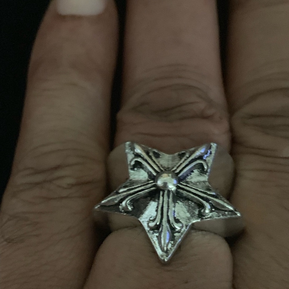 Ring - Picture 3 of 8